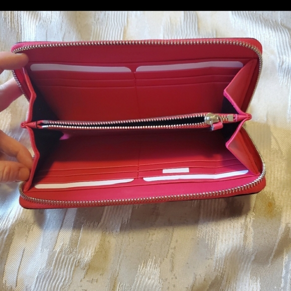 Alexander McQueen - Picture 2 of 5